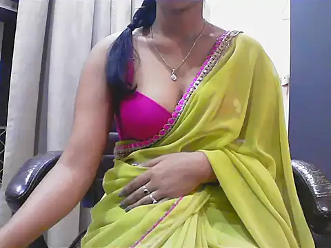 Snapshot of short_girl_ chatting on 10-08-25, 04:37 short girl online show from 10-08-25, 04:37