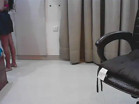 Snapshot of short_girl_ chatting on 10-16-25, 04:30 short girl online show from 10-16-25, 04:30