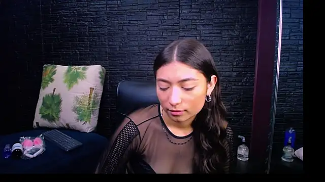 Lizzie Collin online show from 10-11-25, 01:20