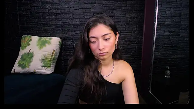 Lizzie Collin online show from 10-21-25, 01:56