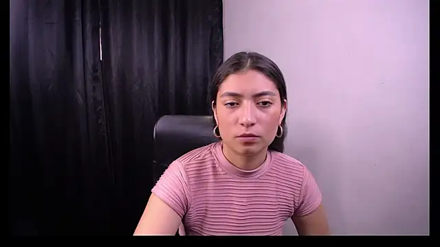 Lizzie Collin online show from 10-28-25, 01:25