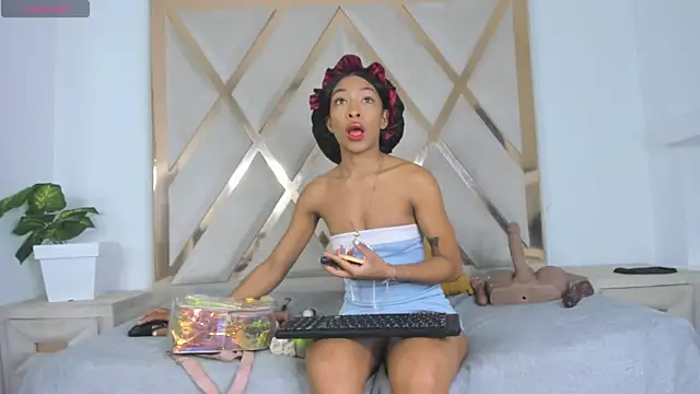 angelkyraasm online show from 06-23-26, 12:47