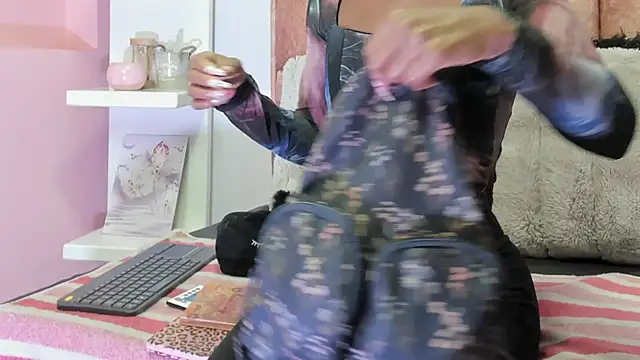 alix noa online show from 10-04-25, 08:40