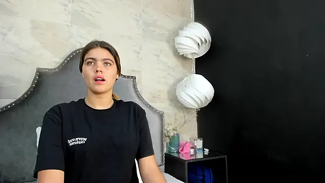 Snapshot of isabel_09 chatting on 10-03-25, 02:52 isabel 09 online show from 10-03-25, 02:52