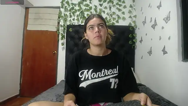 Snapshot of isabel_09 chatting on 10-04-25, 03:04 isabel 09 online show from 10-04-25, 03:04