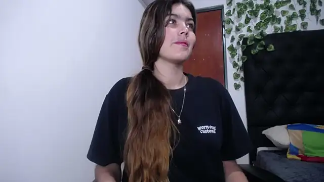 Snapshot of isabel_09 chatting on 10-11-25, 02:55 isabel 09 online show from 10-11-25, 02:55