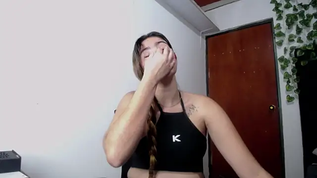 Snapshot of isabel_09 chatting on 10-14-25, 03:07 isabel 09 online show from 10-14-25, 03:07