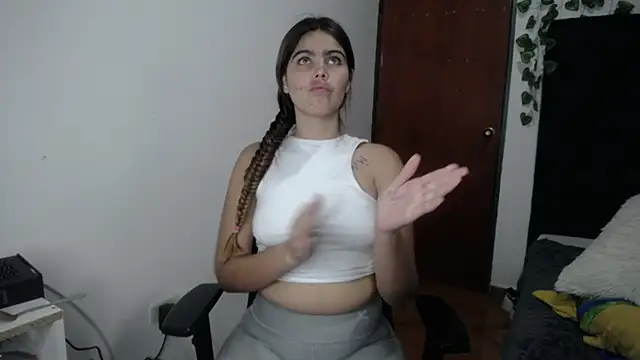 Snapshot of isabel_09 chatting on 10-17-25, 03:36 isabel 09 online show from 10-17-25, 03:36