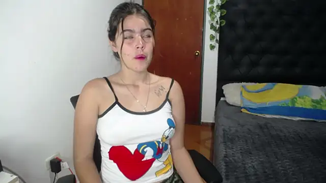 Snapshot of isabel_09 chatting on 10-21-25, 03:07 isabel 09 online show from 10-21-25, 03:07