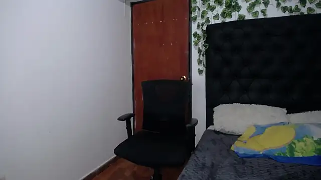 Snapshot of isabel_09 chatting on 10-23-25, 03:33 isabel 09 online show from 10-23-25, 03:33