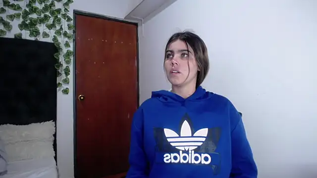 Snapshot of isabel_09 chatting on 11-05-25, 03:17 isabel 09 online show from 11-05-25, 03:17