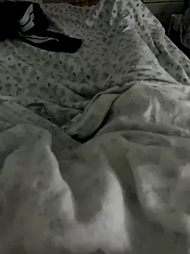 Snapshot of Iuny_21 chatting on 09-22-25, 03:03 Iuny 21 online show from 09-22-25, 03:03