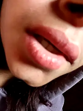 Snapshot of Aaisha-16 chatting on 02-12-26, 03:34 Aaisha-16 online show from 02-12-26, 03:34