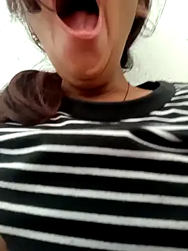 Snapshot of Aaisha-16 chatting on 02-21-26, 03:51 Aaisha-16 online show from 02-21-26, 03:51