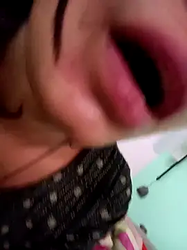 Snapshot of Aaisha-16 chatting on 03-08-26, 03:21 Aaisha-16 online show from 03-08-26, 03:21