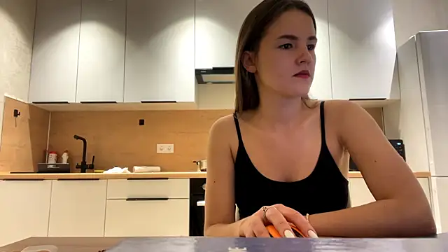 FavorLeila online show from 09-19-25, 03:02