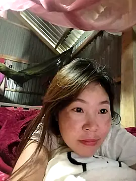 Snapshot of Siathong chatting on 10-26-25, 11:31 Siathong online show from 10-26-25, 11:31