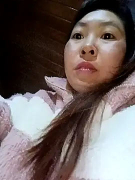 Snapshot of Siathong chatting on 11-04-25, 12:43 Siathong online show from 11-04-25, 12:43