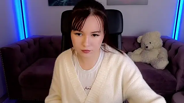 Aurora Gilbert online show from 09-18-25, 11:01