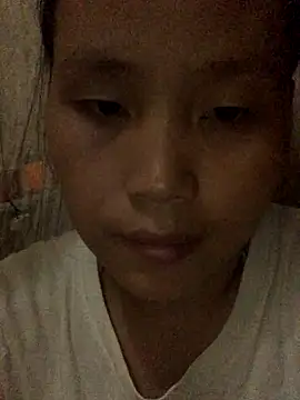 Snapshot of huong-18 chatting on 09-25-25, 04:11 huong-18 online show from 09-25-25, 04:11