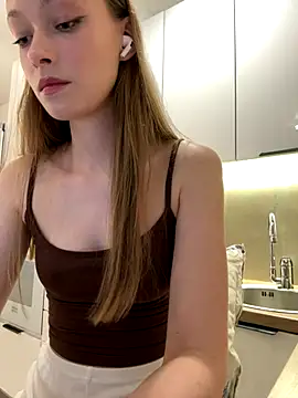 FriendlyFire 18 online show from 09-25-25, 05:27