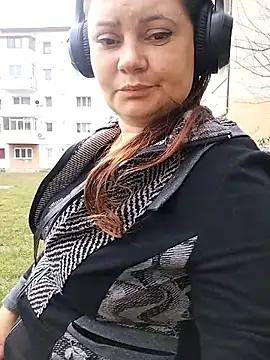 Snapshot of Flacara100 chatting on 03-18-26, 09:23 Flacara100 online show from 03-18-26, 09:23