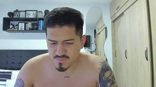 Snapshot of Arnolwilliams chatting on 11-08-25, 02:34 Arnolwilliams online show from 11-08-25, 02:34