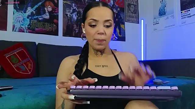 KiraQuinn1 online show from 10-15-25, 03:01