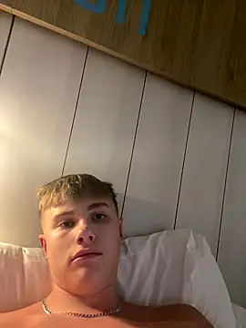 Snapshot of Sammyboy2211 chatting on 10-02-25, 01:40 Sammyboy2211 online show from 10-02-25, 01:40