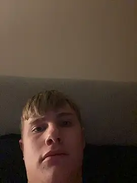 Snapshot of Sammyboy2211 chatting on 10-27-25, 01:20 Sammyboy2211 online show from 10-27-25, 01:20