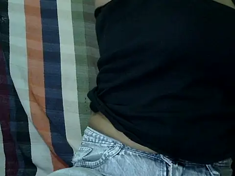 Snapshot of simmu__baby chatting on 09-15-25, 10:04 simmu baby online show from 09-15-25, 10:04