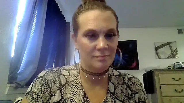 Ariasweetaspie online show from 10-15-25, 04:40