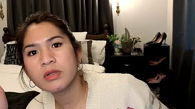 ZoeyJohnson online show from 09-25-25, 05:33