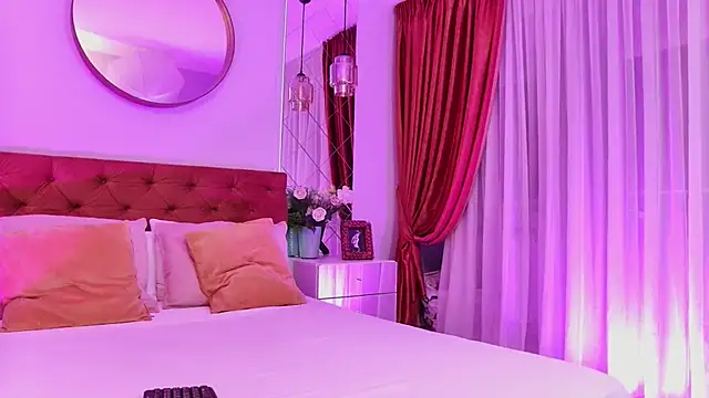 Snapshot of DesireeKeys chatting on 10-23-25, 03:39 DesireeKeys online show from 10-23-25, 03:39