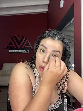 Snapshot of krisstenSantos chatting on 10-04-25, 11:08 krisstenSantos online show from 10-04-25, 11:08