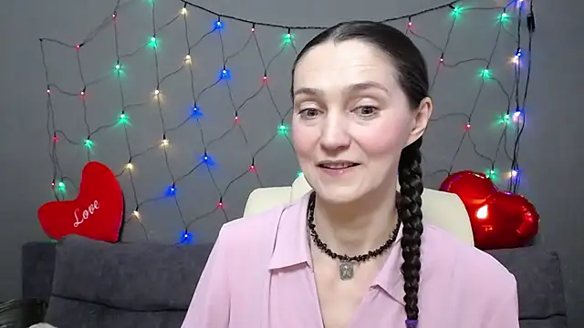 Snapshot of TayaFinch chatting on 02-15-26, 01:09 TayaFinch online show from 02-15-26, 01:09