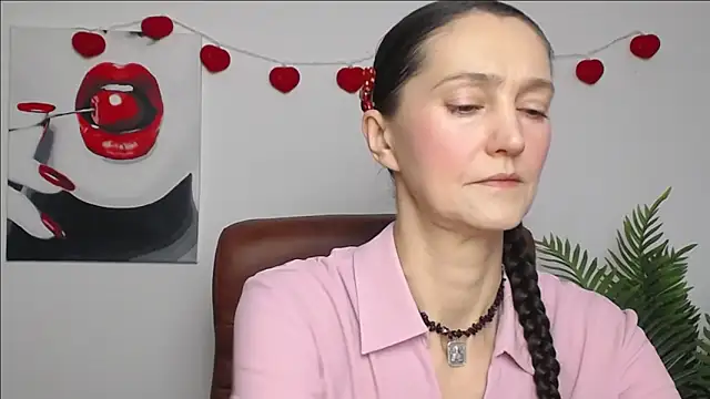 Snapshot of TayaFinch chatting on 02-17-26, 01:07 TayaFinch online show from 02-17-26, 01:07