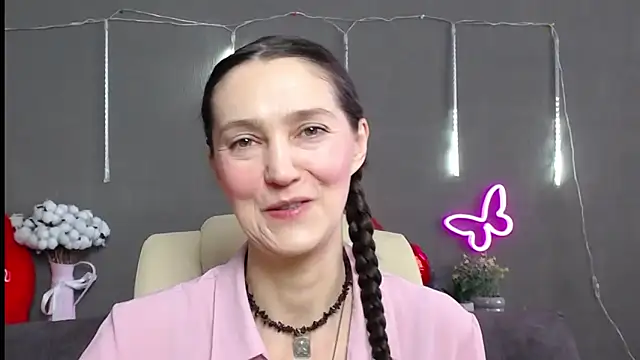 Snapshot of TayaFinch chatting on 02-19-26, 01:18 TayaFinch online show from 02-19-26, 01:18