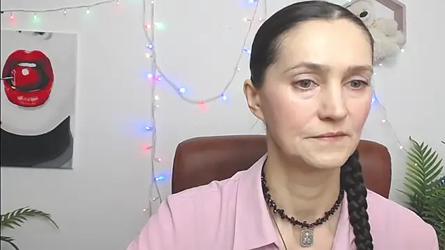 Snapshot of TayaFinch chatting on 03-02-26, 01:07 TayaFinch online show from 03-02-26, 01:07