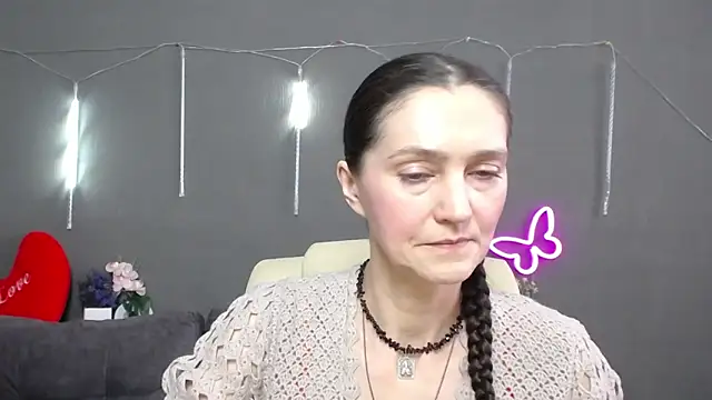 Snapshot of TayaFinch chatting on 03-12-26, 01:06 TayaFinch online show from 03-12-26, 01:06