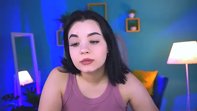 Snapshot of leslierowe_ chatting on 10-05-25, 08:29 leslierowe online show from 10-05-25, 08:29