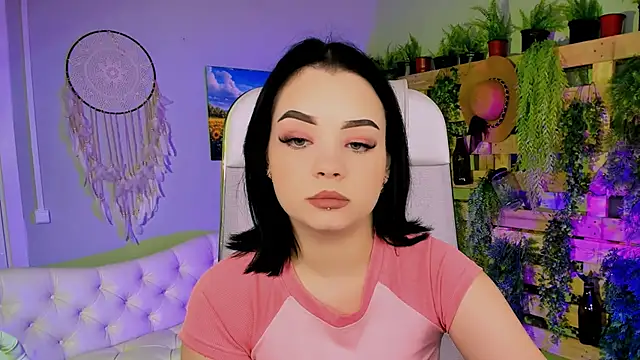 Snapshot of leslierowe_ chatting on 10-18-25, 04:41 leslierowe online show from 10-18-25, 04:41