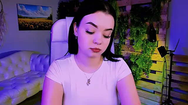 Snapshot of leslierowe_ chatting on 10-24-25, 05:09 leslierowe online show from 10-24-25, 05:09