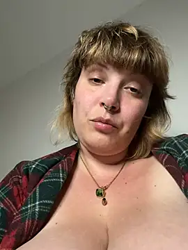 Snapshot of STRIPsegale chatting on 04-15-26, 08:20 STRIPsegale online show from 04-15-26, 08:20
