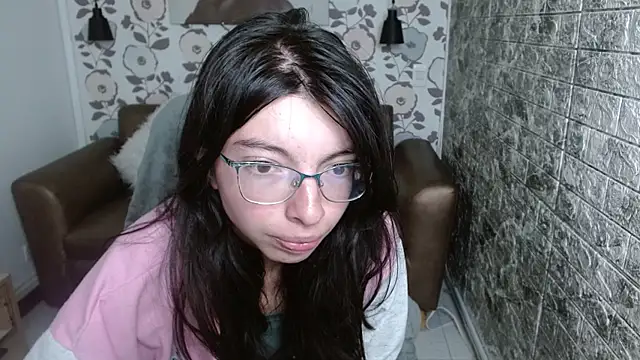 Snapshot of alllyson_ chatting on 09-29-25, 07:51 alllyson online show from 09-29-25, 07:51