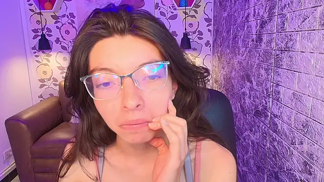 Snapshot of alllyson_ chatting on 10-01-25, 07:53 alllyson online show from 10-01-25, 07:53