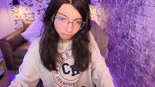 Snapshot of alllyson_ chatting on 10-03-25, 07:44 alllyson online show from 10-03-25, 07:44