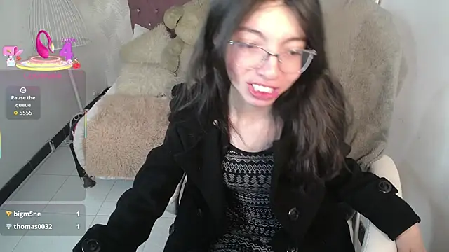 Snapshot of alllyson_ chatting on 10-08-25, 08:39 alllyson online show from 10-08-25, 08:39