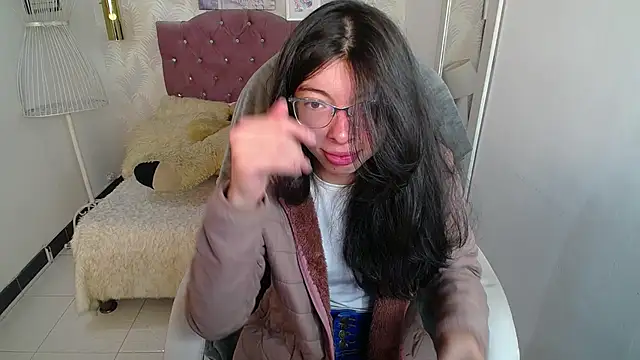 Snapshot of alllyson_ chatting on 10-21-25, 07:36 alllyson online show from 10-21-25, 07:36