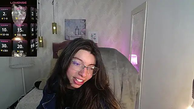 Snapshot of alllyson_ chatting on 11-06-25, 07:59 alllyson online show from 11-06-25, 07:59